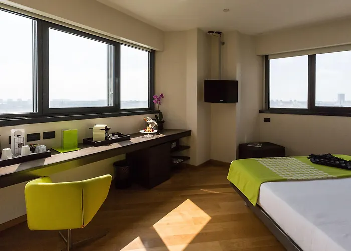 Western The Hub Hotell 4*